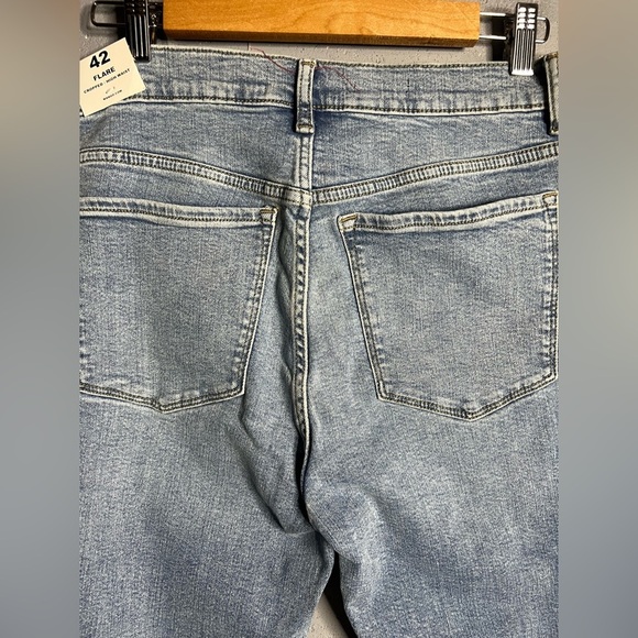 MANGO SIENNA FLARED CROPPED JEANS.  Size 10
NWT - Picture 7 of 11